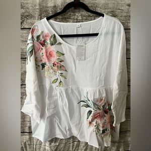 White floral print top, new with tags, size XL